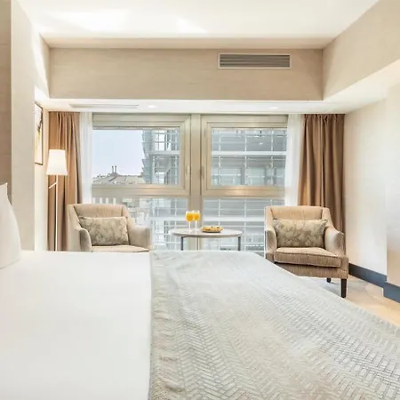 Ilunion Hotel