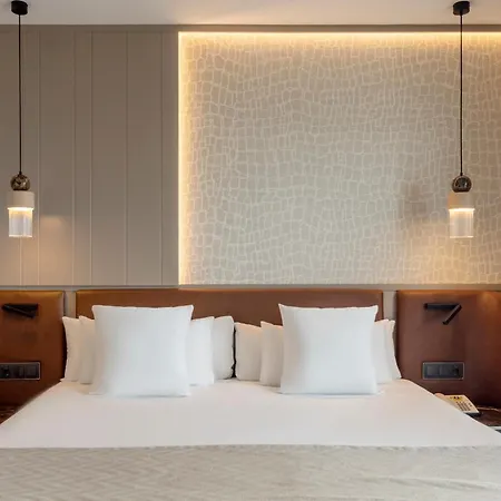 Ilunion Hotel